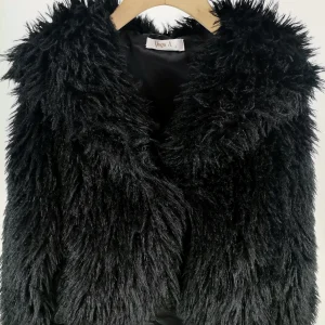 FOURRURE FILLE noir